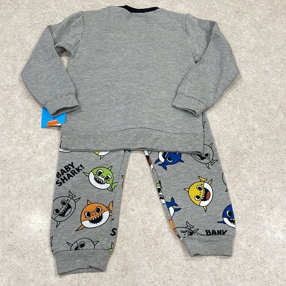 BNWT NICKELODEON BABY SHARK PRINTED GRAY SWEAT SET SIZE 5T (BOY OR GIRL) - Picture 5 of 9